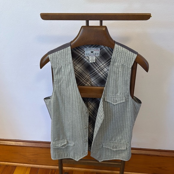POP ICON CLOTHING Other - POP ICON CLOTHING vest size Large